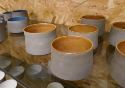 Tasse émail jaune